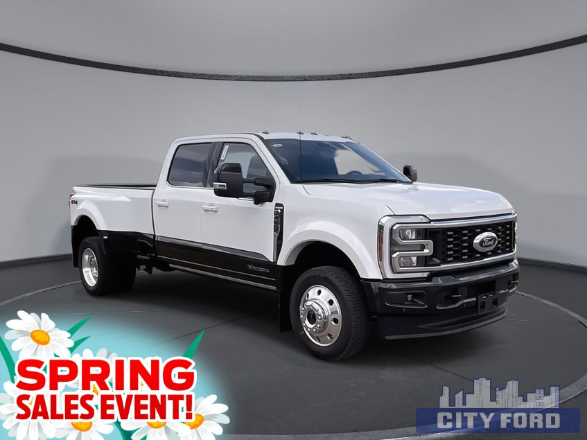 New 2025 Ford Super Duty F-450 DRW King Ranch 4x4 Crew Cab 8' Box