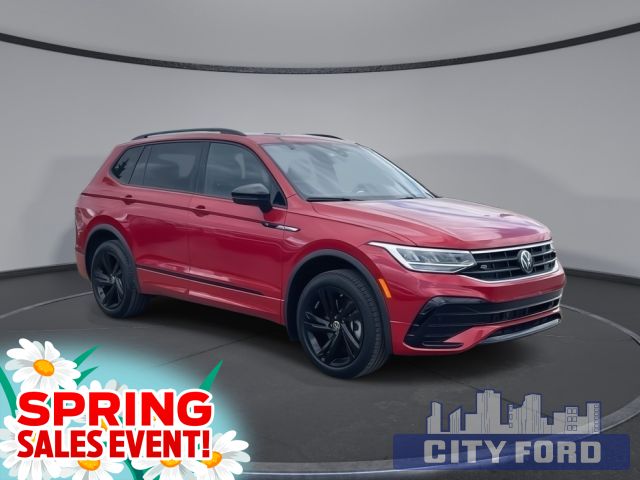 2024 Volkswagen Tiguan Comfortline R-Line Black Edition 4MOTION | Digital Cockpit Pro | Adaptive Cruise Control | Power Liftgate | Vista Moon Roof | Leather