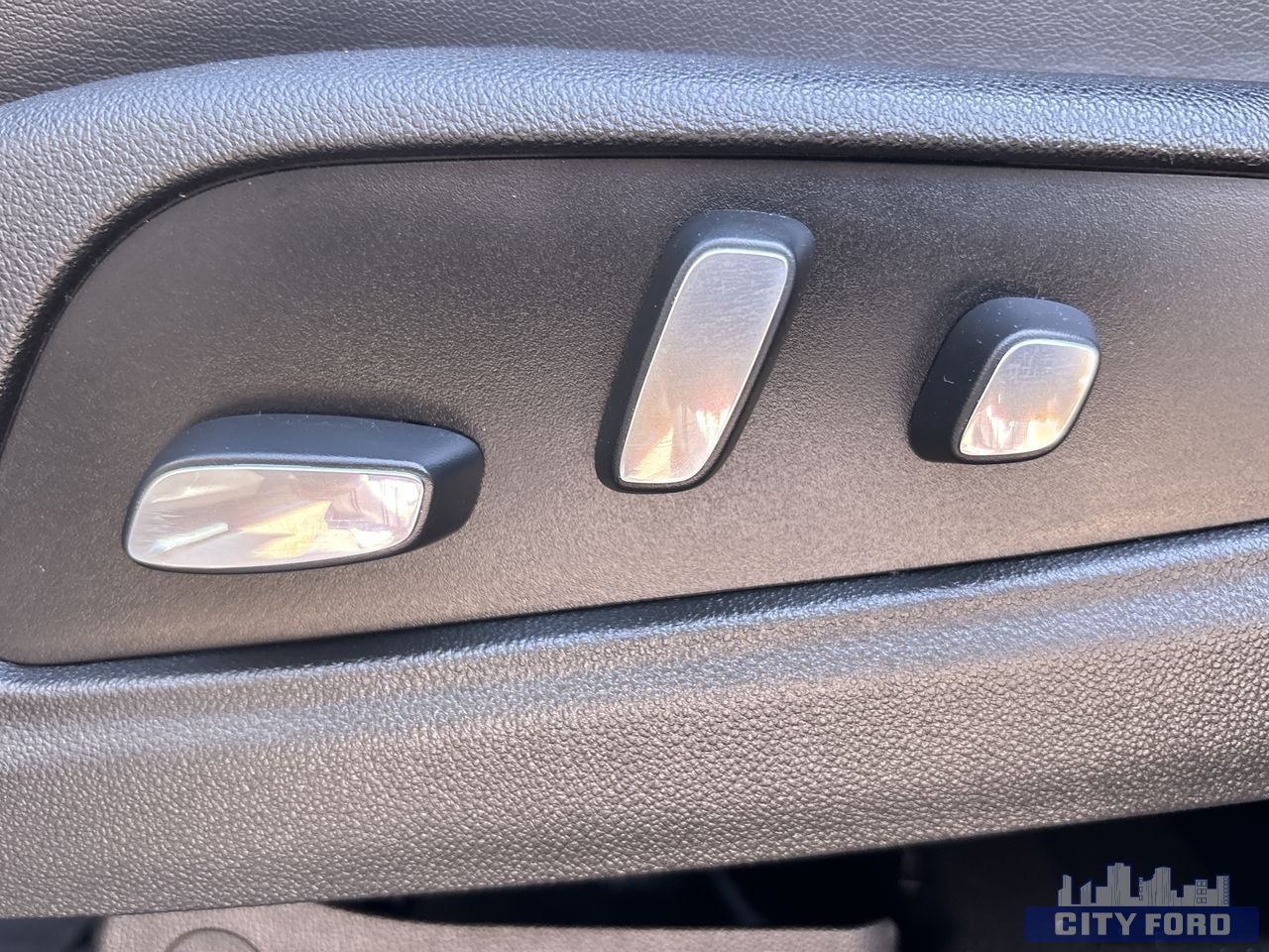 used 2021 Cadillac XT5 car, priced at $32,995