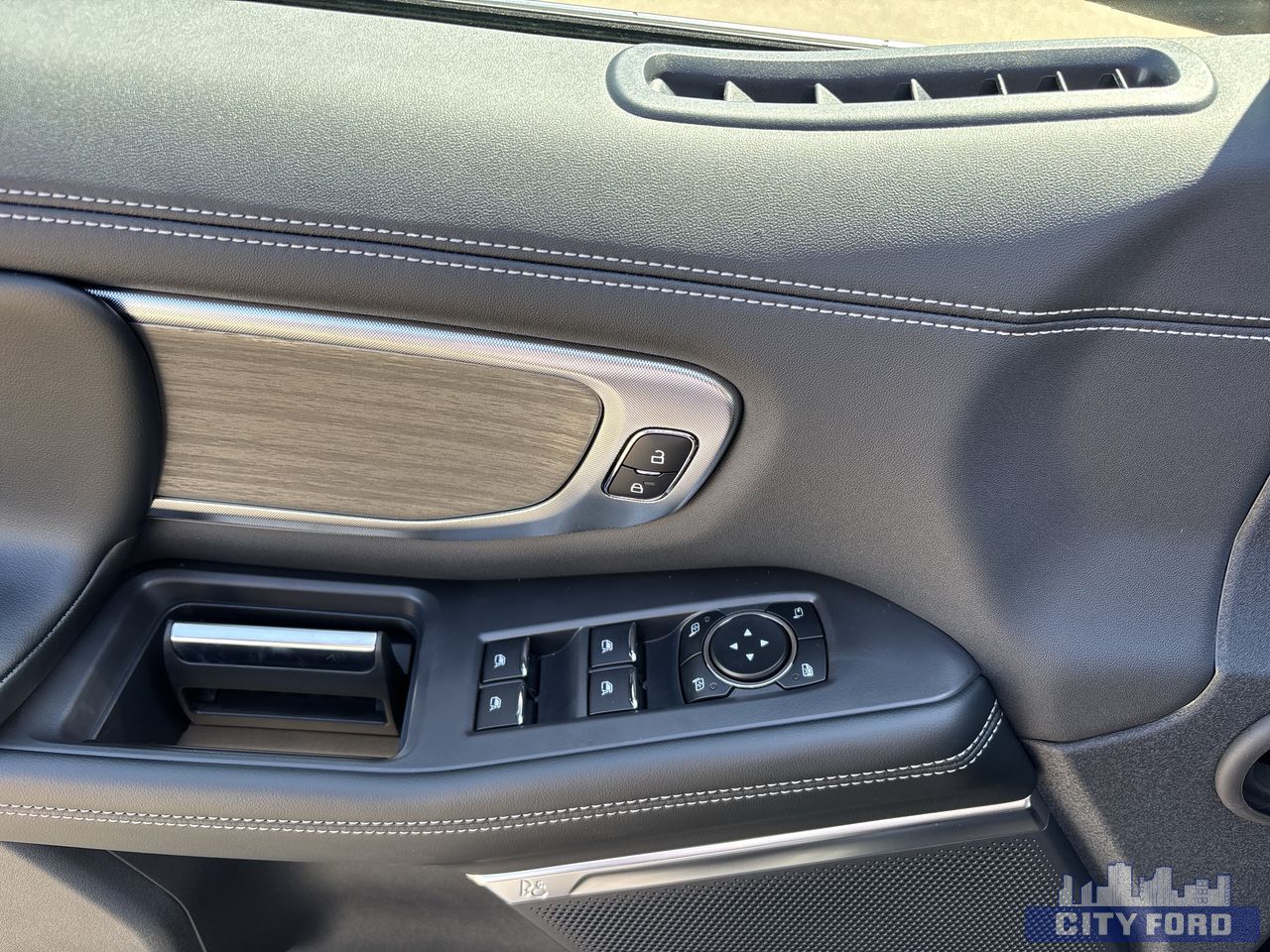 new 2025 Ford Expedition car, priced at $105,265