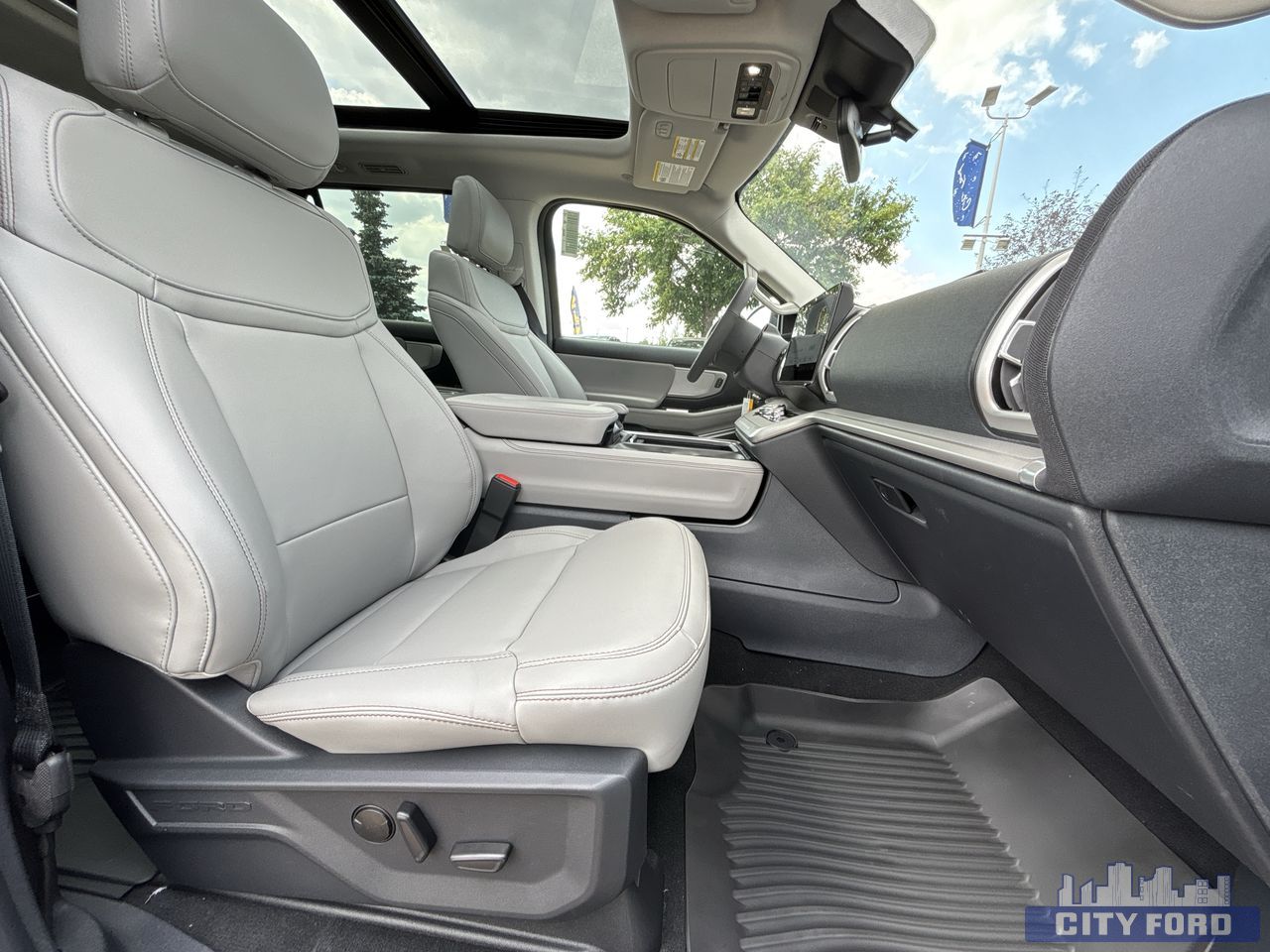 new 2025 Ford Expedition car, priced at $91,690