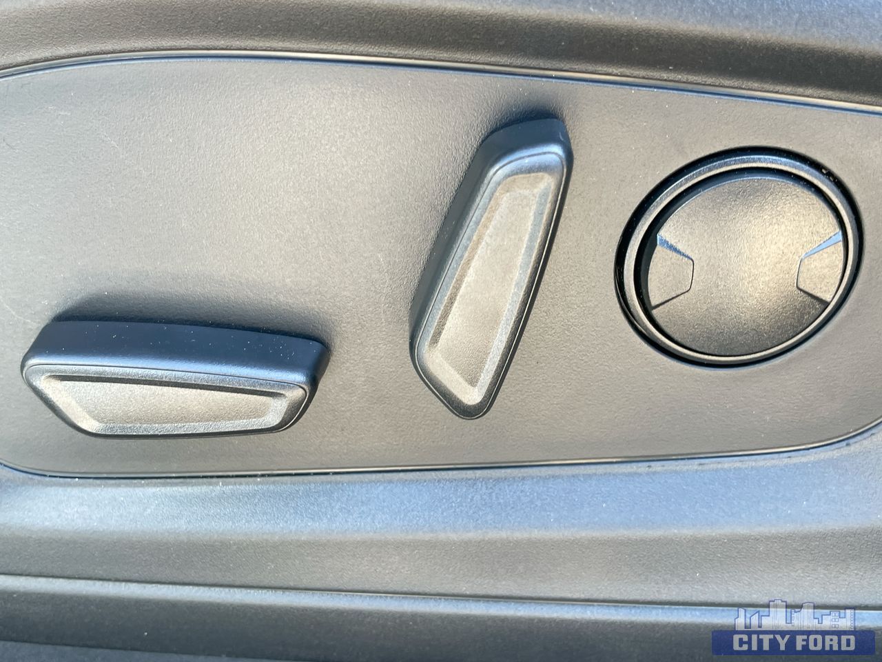 new 2025 Ford Explorer car, priced at $52,580