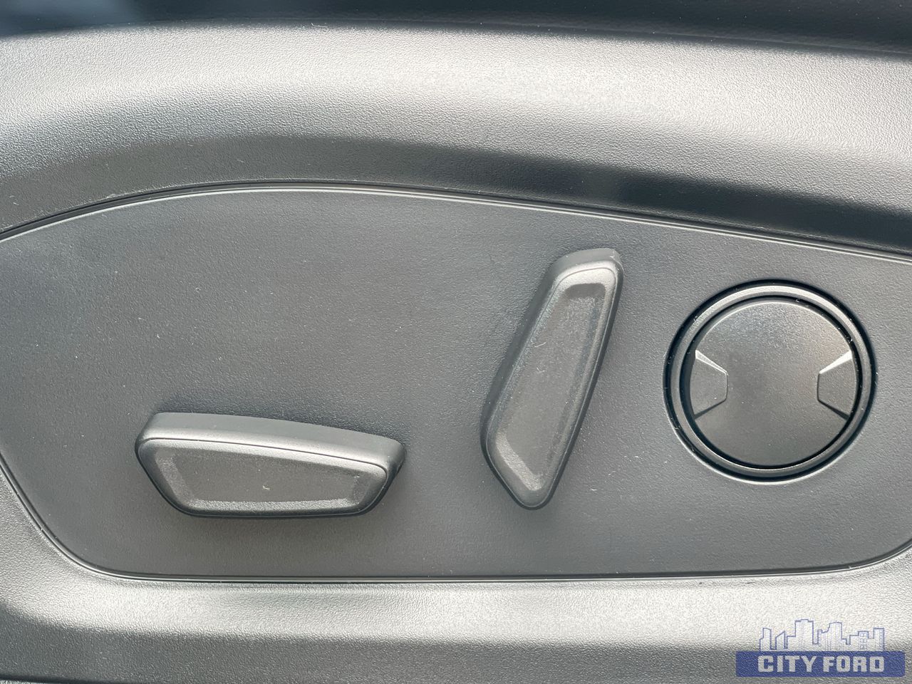 new 2025 Ford Explorer car, priced at $59,880
