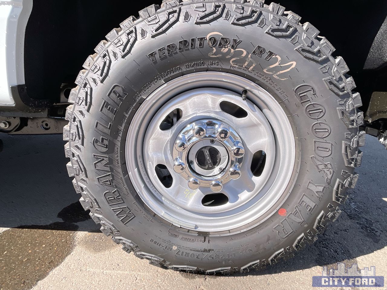 new 2025 Ford Super Duty F-350 SRW car, priced at $77,449