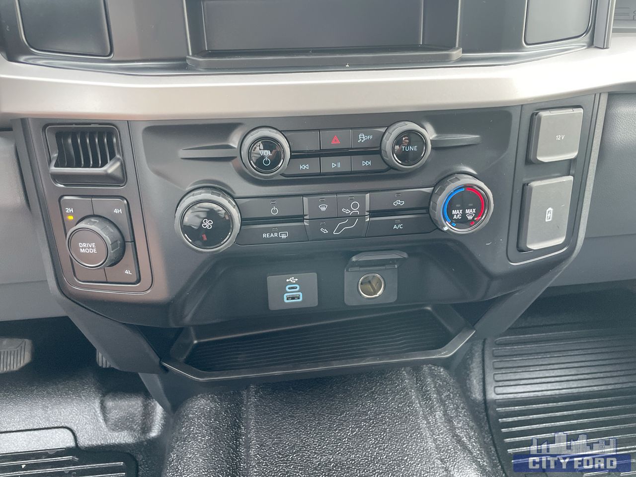 new 2025 Ford Super Duty F-550 DRW car, priced at $99,934